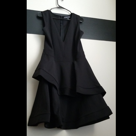 NEW LISTING!! BLACK V NECK RUFFLED HEM DRESS - Picture 7 of 11